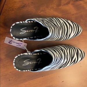 New with tags Zebra clog heels